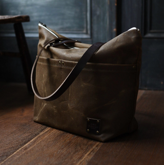 Red House Medium Zip Tote - Sandstone