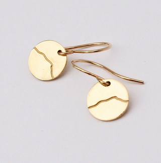 Camel's Hump Dangle Disc Earrings