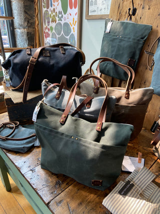 Red House Medium Zip Tote