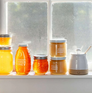 Farmhouse Pottery Beehive Honey Pot with Wooden Dipper