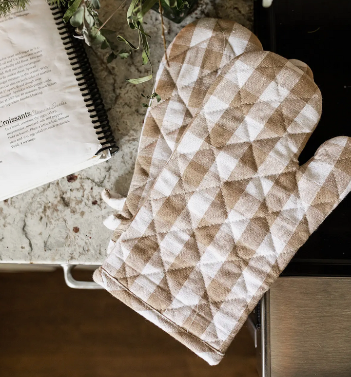 Checkered Oven Mitts Set of 2 - Beige &amp; White