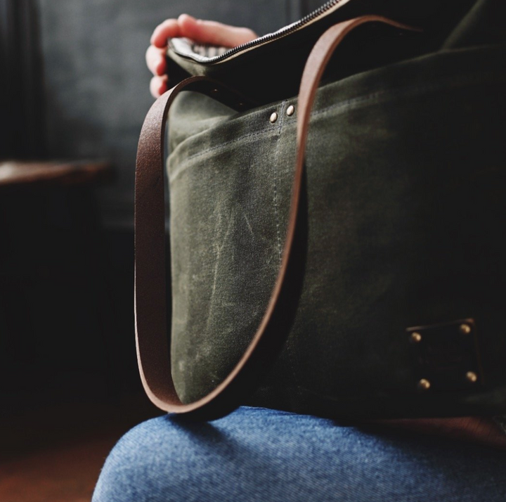 WAXED CANVAS TOTE BG — RED HOUSE