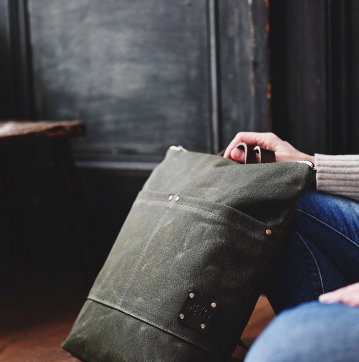 WAXED CANVAS CROSSBODY BAG — RED HOUSE