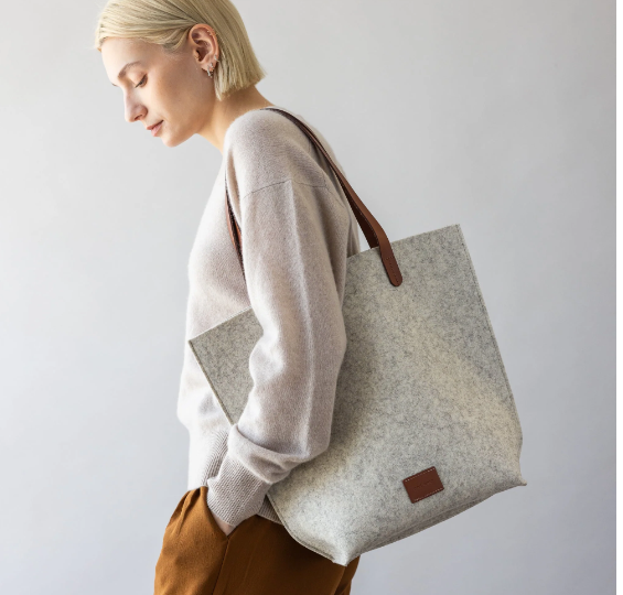 Merino Wool Felt Tote - Heather White / Sienna Leather