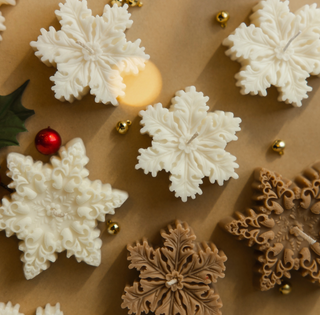 Walk in the Woods Scented Snowflake Candle - Ivory
