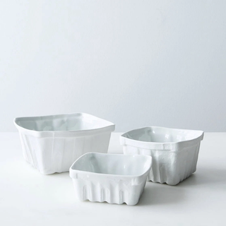 Heritage Porcelain Berry Basket White Medium