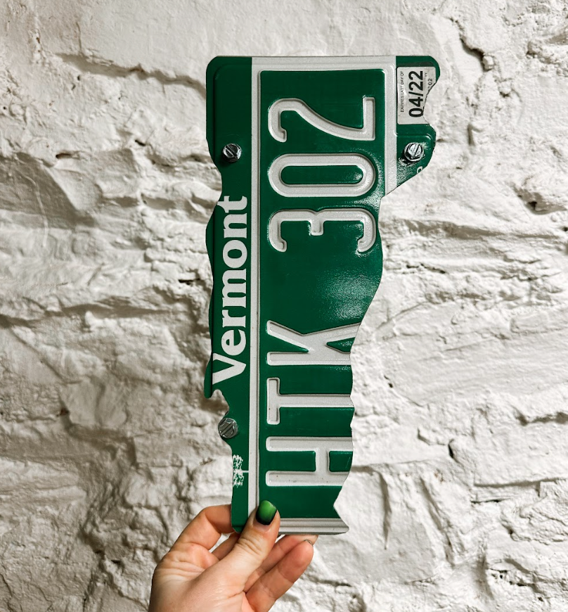 Vermont Outline License Plate Wall Hanging - Small