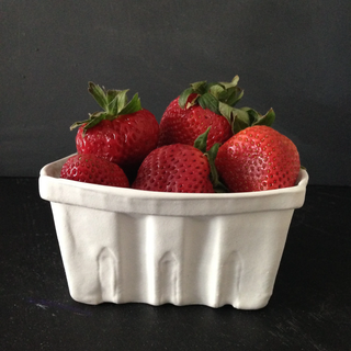 Heritage Porcelain Berry Basket White Medium